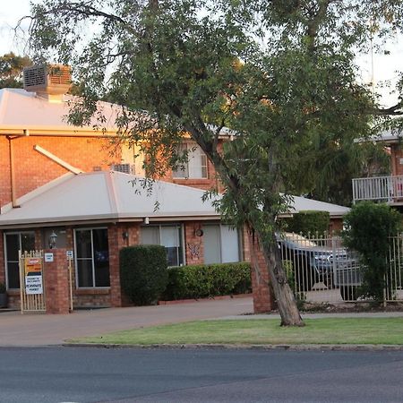 Red Cliffs Colonial Motor Lodge Extérieur photo