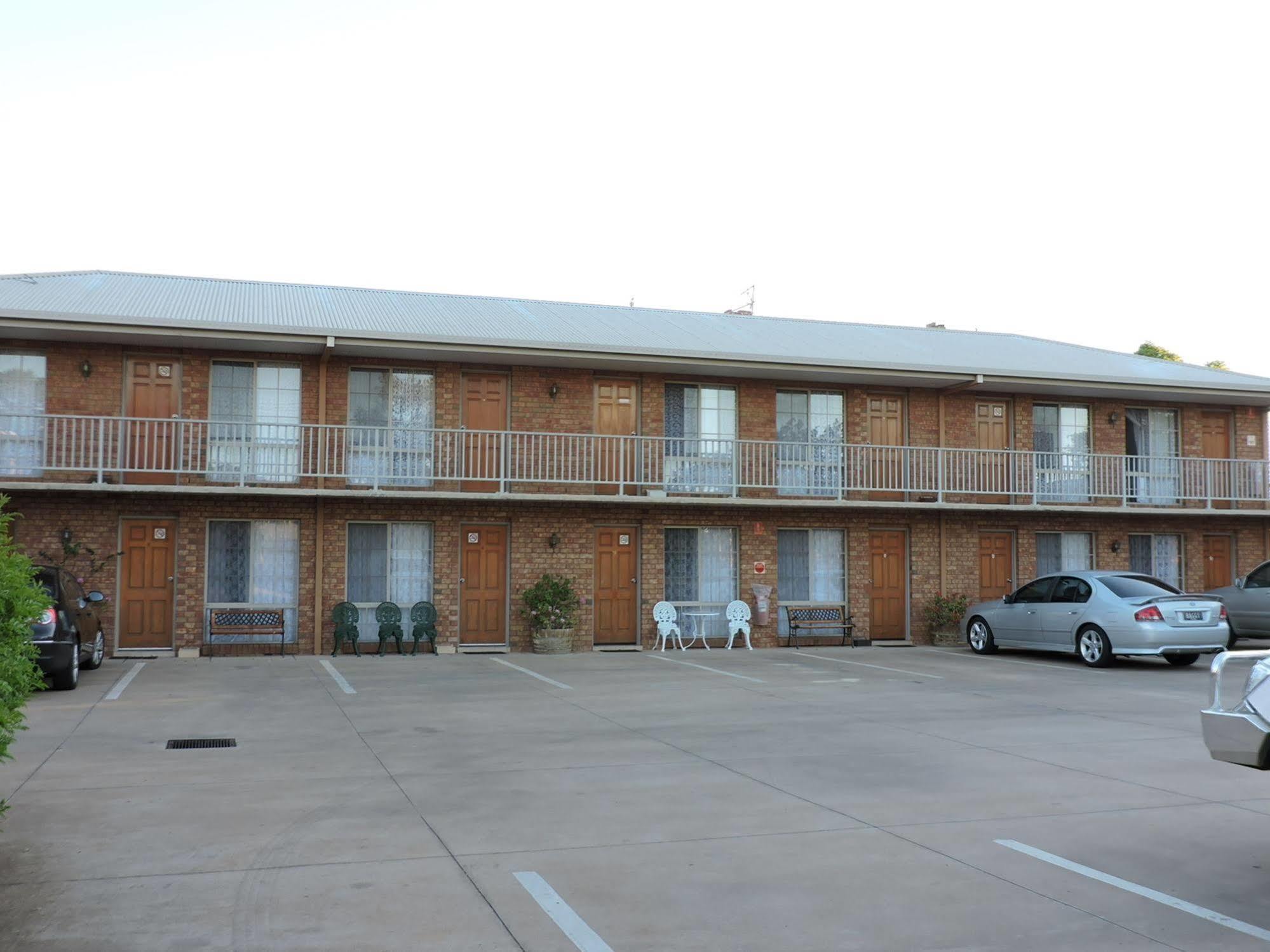 Red Cliffs Colonial Motor Lodge Extérieur photo