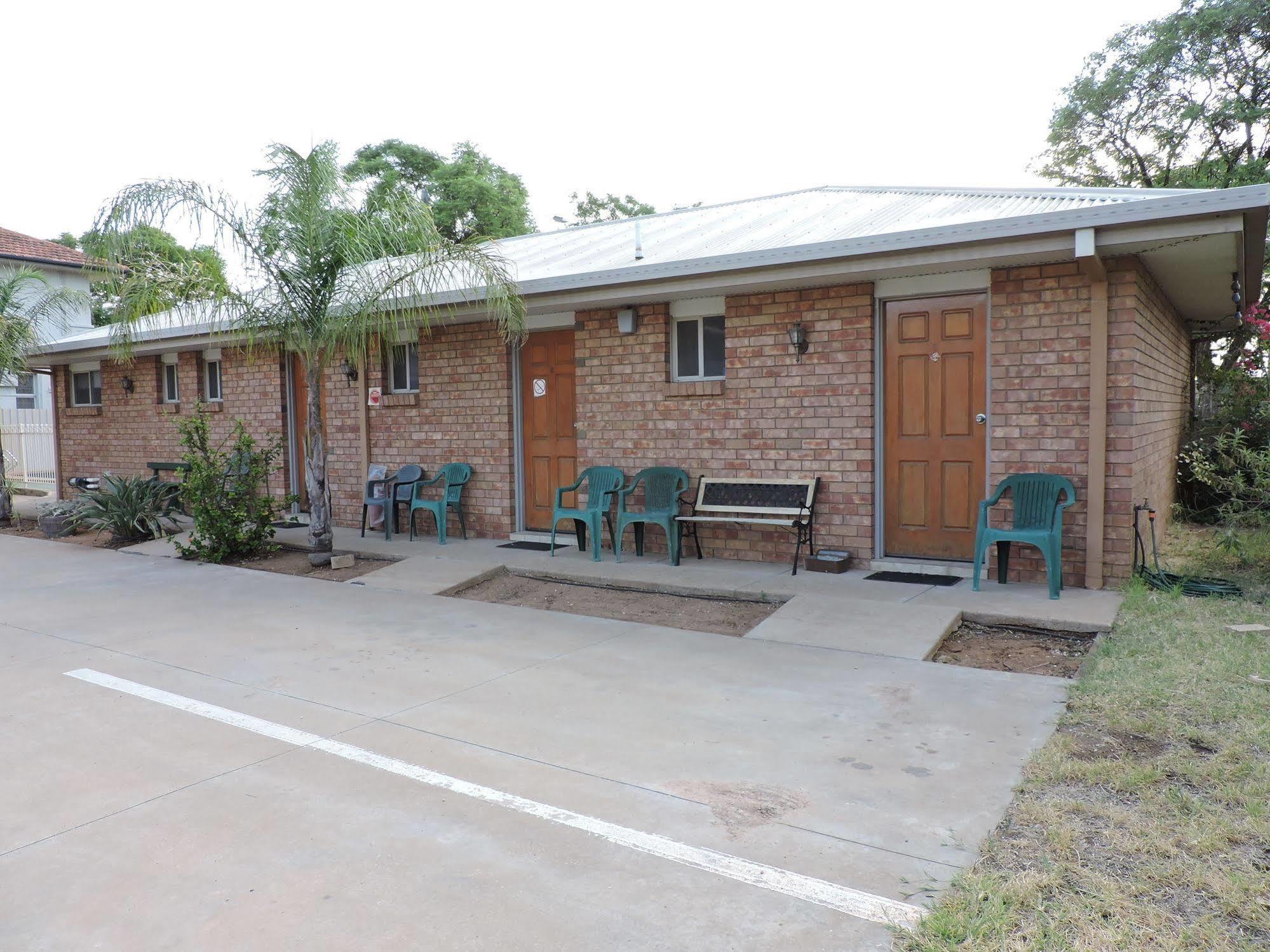 Red Cliffs Colonial Motor Lodge Extérieur photo